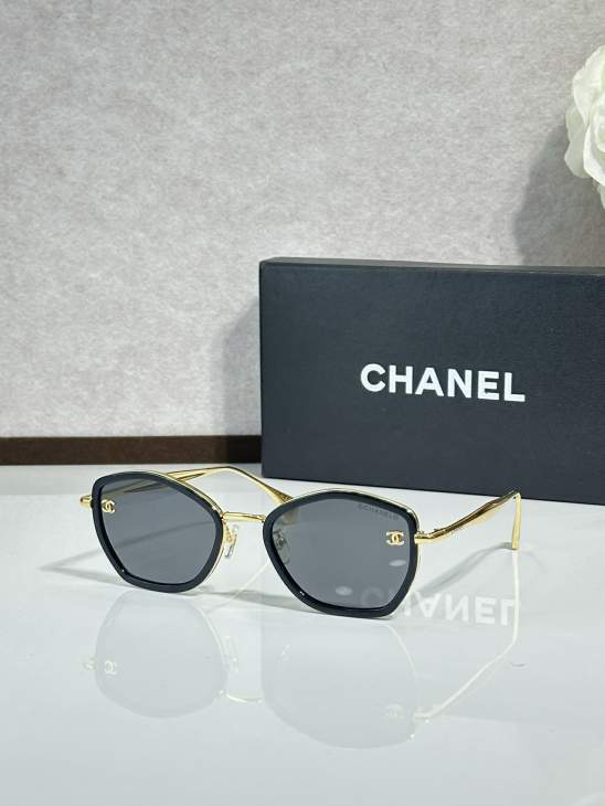 Picture of Chanel Sunglasses _SKUfw77364638fw